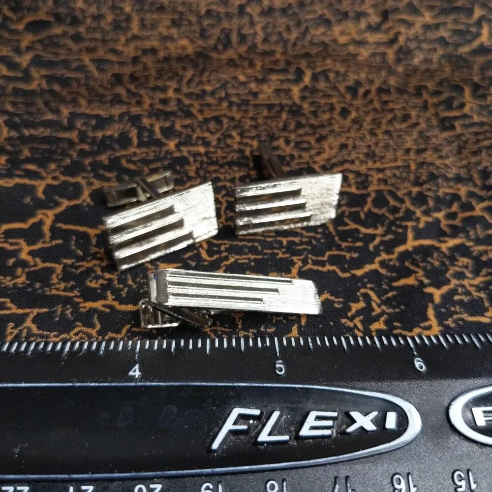 Vintage Silver Tone Tie Clip & Rectangle Vintage Cufflinks Tux Shirt Suit